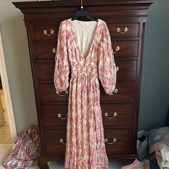 Elegant Pink and Cream Dress - Picture 2 of 5